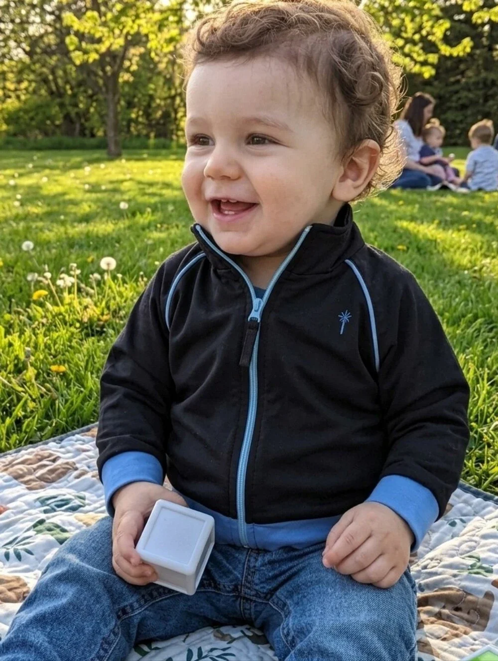 i play. by Green Sprouts Baby Boy Black & Blue Zip Track Jacket Size Medium 12M